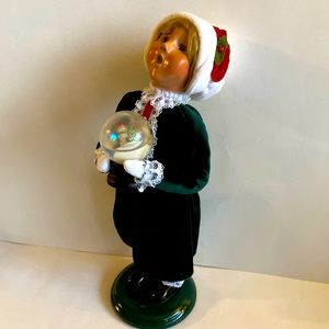 Byer`s Choice Caroler Figurine Girl Snow Globe 2006 Collectible Holiday Deco